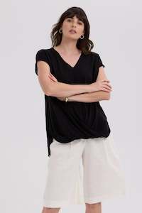 Ld Co: LD & CO LINEN DRAPE TOP - BLACK