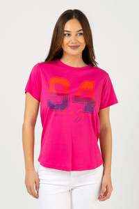 STELLA + GEMMA ACE T-SHIRT - OMBRE VARSITY HOT PINK