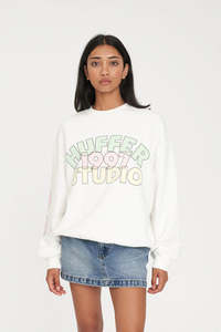 Womens Hoods Sweats: HUFFER RELAX CREW/CHROMA - CHALK