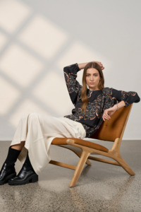 MADLY SWEETLY WOOD ROSE TOP - BLACK MULTI