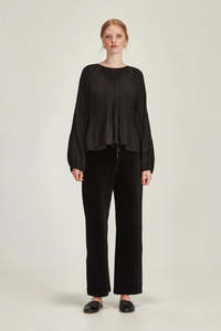 Vogue Tops: SILLS SUMI PLEAT TOP - BLACK