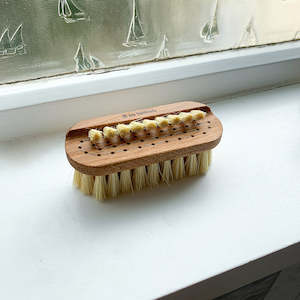 Wooden Cleaning Brushes: IRIS HANTVERK | OAK NAIL BRUSH