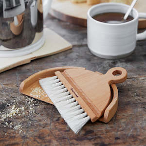 Wooden Cleaning Brushes: IRIS HANTVERK | TABLE BRUSH SET