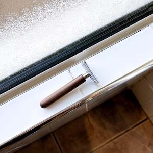 Wooden Body Brushes: IRIS HANTVERK | WALNUT RAZOR