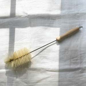 Preserving Tools: WIRE BEECHWOOD BOTTLE BRUSH