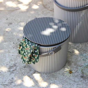 Composting: HACHIMAN SUPER BUCKET