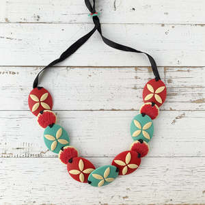 Jewellery: Rata Pohutukawa Standout Cameo Necklace