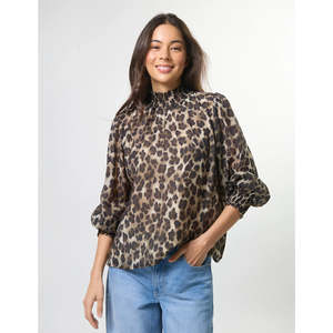 Sylvie Blouse, Leopardess