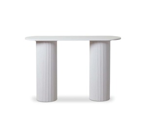 Pillar signing/ cake table