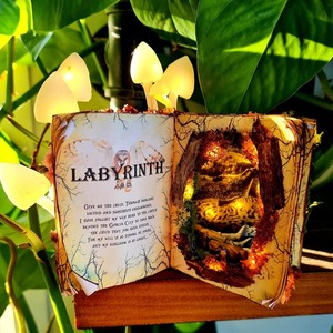 Crystal Lamps: Labyrinth Light up Book Nook