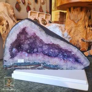 Amethyst Caves: Amethyst Cave 7.6kg