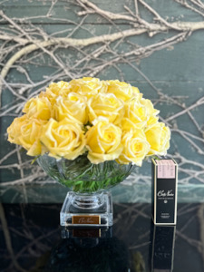 Cote Noire - Centrepiece Square Base - Yellow Roses