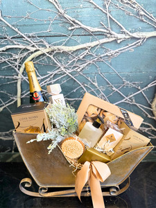 Gifts: Golden Gourmet Christmas Sleigh