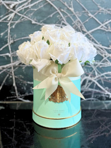 Mothers Day Gifts: Cote Noire White Rose Hat Box Bouquet