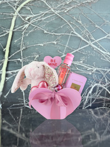 Gift Box: Rosé & Cuddles Heart Gift Box