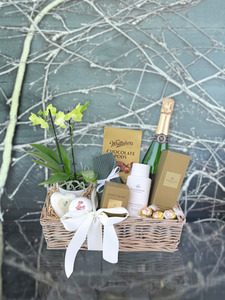 Gift Box: Relax & Unwind Gift Basket