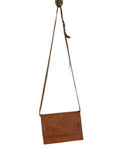 Cuir: LEATHER FLAT STRAP PURSE