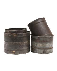 Homeware: ORIGINAL IRON MEASURING POT