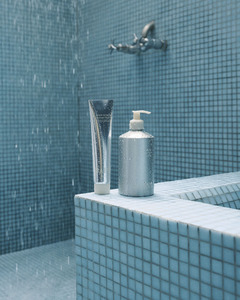 Bathroom: BODY SCRUB - EBON VEIL