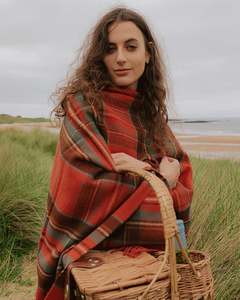 100% PURE WOOLEN THROW