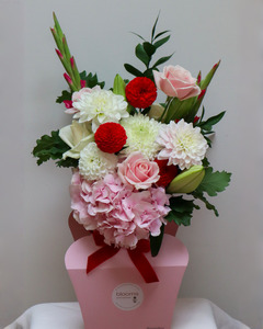 Blooms: PRE ORDER - VALENTINES DAY BOUQUET IN WATER BOX