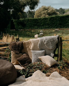 NZ SHORT WOOL DOUBLE SHEEPSKIN RUG - WALNUT