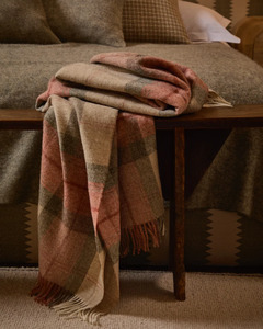 NEW ZEALAND WOOL SKYE THROW - CORAL
