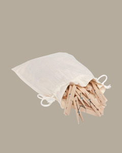 WOODEN CLOTHES PEGS IN COTTON BAG