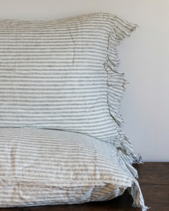 LE LIN STD PILLOWCASE SET RUFFLE - DOUBLE PINSTRIPE