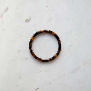 Sophie: Bold Bangle - Dark Tort
