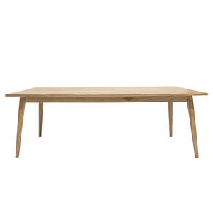 Warm Wood: Vaasa Oak Dining Table