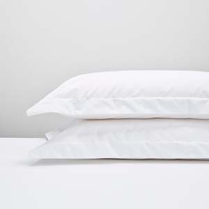 The Look Guest Bedroom: White Cotton Oxford Pillowcases - Lodge Size