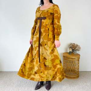 Clothing: Vintage Floral Maxi Dress (M)