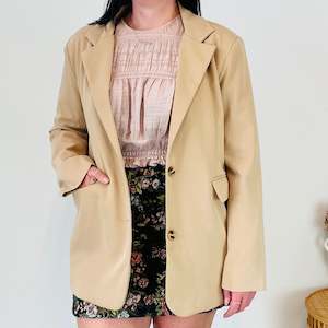 Outerwear: Oversized Beige Blazer (M-L)