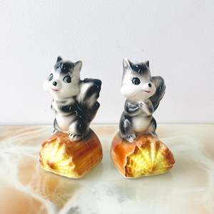 Homewares: Vintage Squirrel Salt and Pepper Shakers