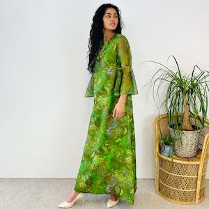 Dresses: Vintage Flared Sleeve Dress (M)