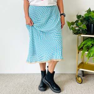 Bottoms: 90s Midi Skirt (XL)