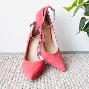 Footwear: Wittner Heels (39)