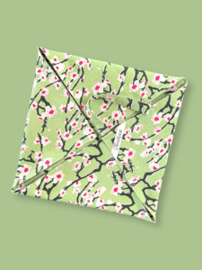 Pot Luck Carrier Apple Blossom