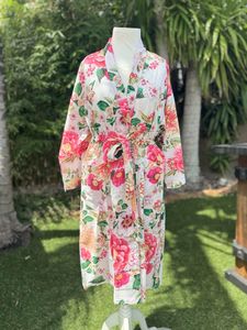 Kimonos: Fleur Kimono Robe - White