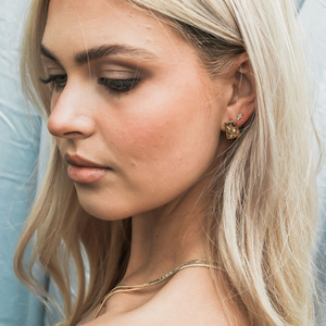 Queen Of The Foxes: Earrings - Tiny Pearl