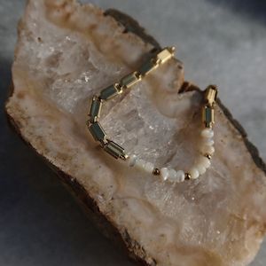 Queen Of The Foxes: Bracelet - Pearl + Chain