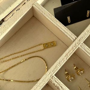 Queen Of The Foxes: Necklace - Double Diamond