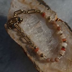 Queen Of The Foxes: Bracelet - Precious Stones + Chain