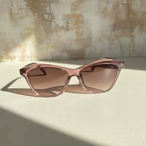 Frankies Eyewear: The Isla