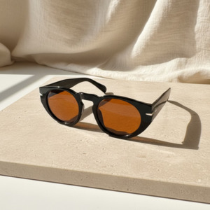 Frankies Eyewear: The Vogue