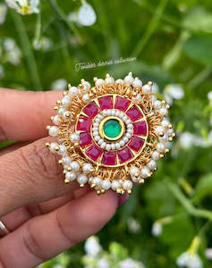 Multi pearl loaded ring in kundan