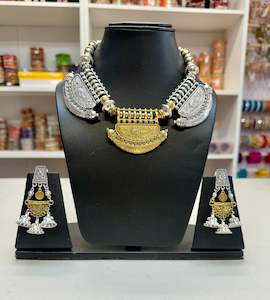 Necklace set with earrings