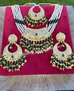 Traditional Jewellery %E0%A8%AA%E0%A9%B0%E0%A8%9C%E0%A8%BE%E0%A8%AC%E0%A9%80 %E0%A8%97%E0%A8%B9%E0%A8%BF%E0%A8%A3%E0%A9%87: Green pipal patti necklace set in Punjabi traditional jewellery