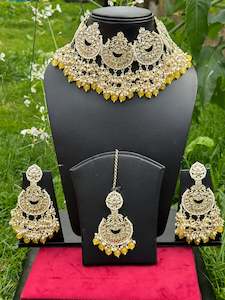 Yellow pearl loaded Necklace / choker set in Kundan